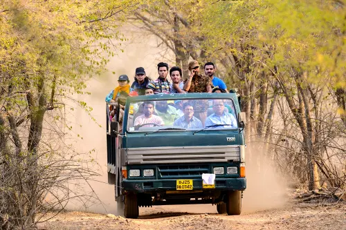 jeep moving full of people in ranthambore national park
